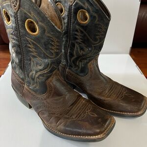 Ariat Roughstock Square Toe and Distressed Leather Western Boots Big Boy 6